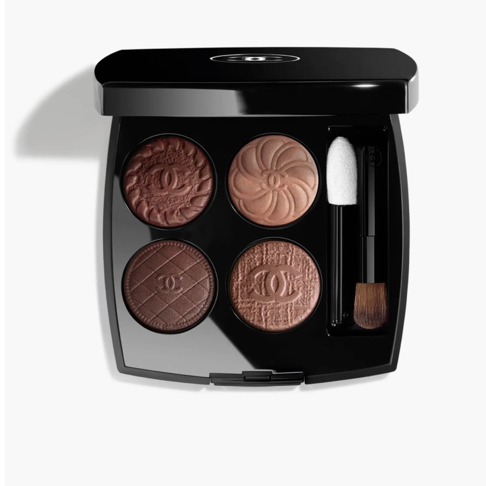 CHANEL LES 4 OMBRES BOUTONS Multi-Effect Quadra Eyeshadow Color: Couture